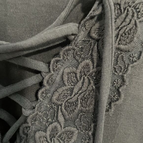 American Eagle Top Women’s M Gray AEO Soft & Sexy Long Sleeve Lace Up Neck NEW - Picture 4 of 9